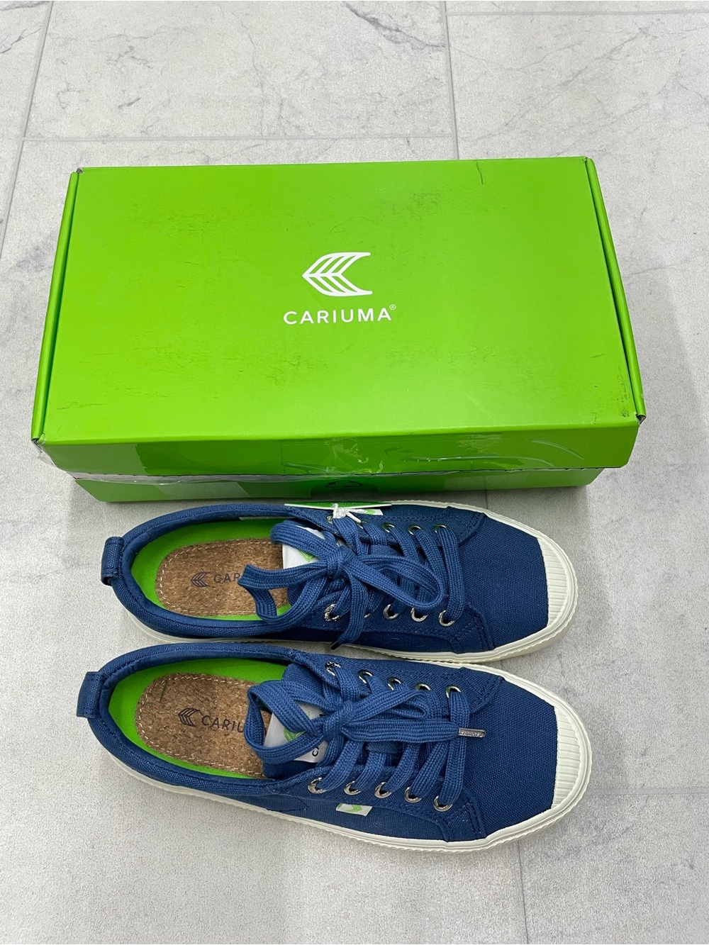 (CA-4)  Cariuma OCA Low Canvas Sneakers